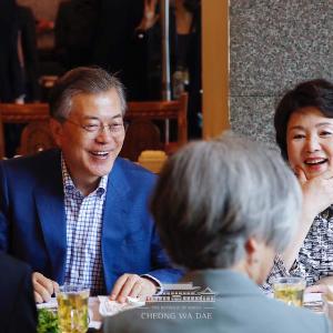 「베트남 국빈 방문 셋째 날」 문재인 대통령 부부, 숙소 근처 쌀국수집에서 아침식사 - 2018-03-24 