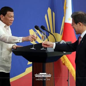 문재인 대통령, 두테르테 필리핀 대통령과 공식만찬  2018-06-04 