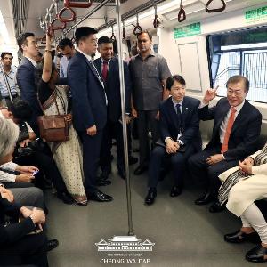 문재인 대통령, 모디 총리와 함께한 인도 지하철 3호선 탑승기  2018-07-09 