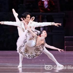 2012년 페름 아라베스크 콩쿠르 최우수상 수상 때 심사위원장 첫 만남... 2021년 전막 공연보고 “대만족.”호평으로 발레 천재 별명