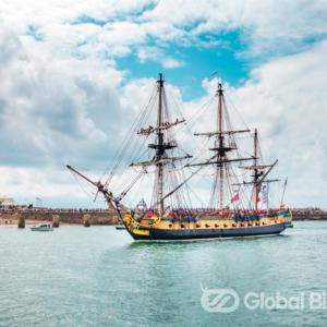 해양화가 가문 출신, 뛰어난 그림 재능보여... 세밀화 수채화 기법 선박 초상 묘사해 미국선장에게 인기끌어